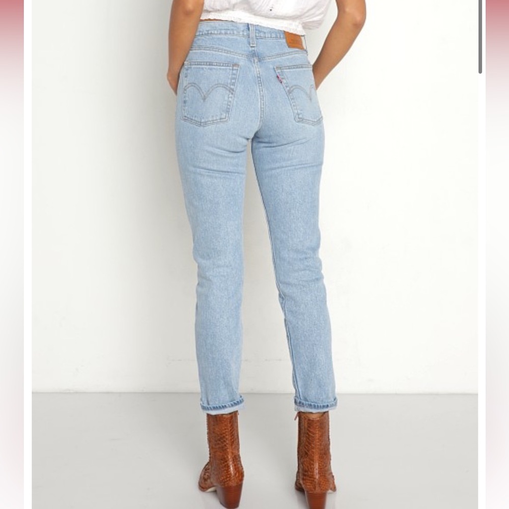 Levi’s light wash wedgie jeans